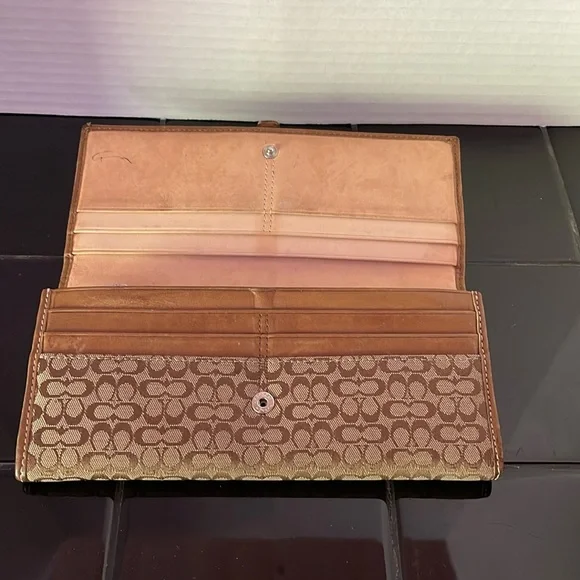 Coach Wallet - Picture 3 of 4